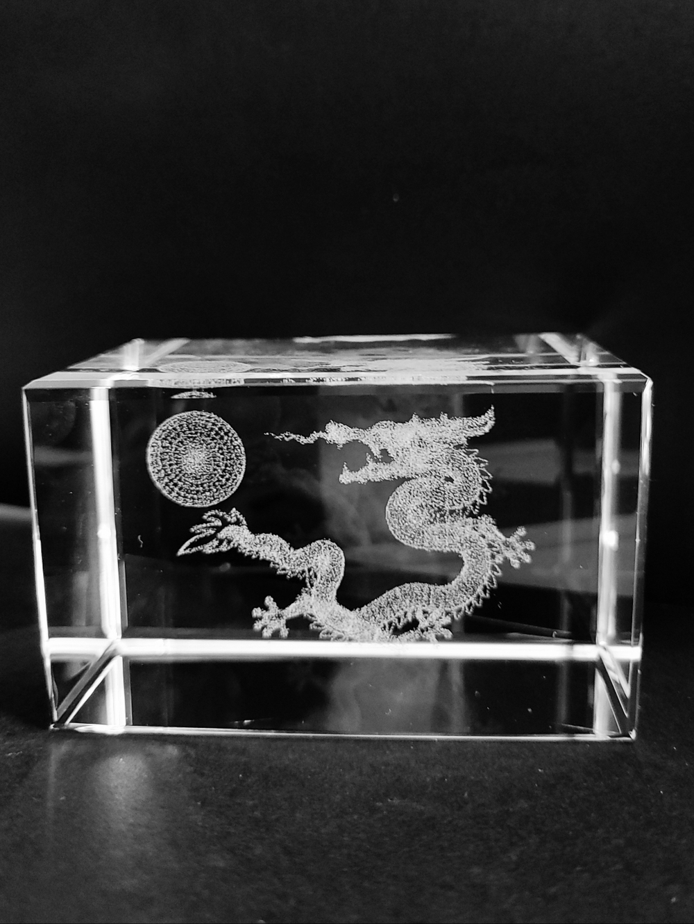 LASER ETCHED HOLOGRAM DRAGON IN GLASS BLOCK ART DESK PAPER WEIGHT